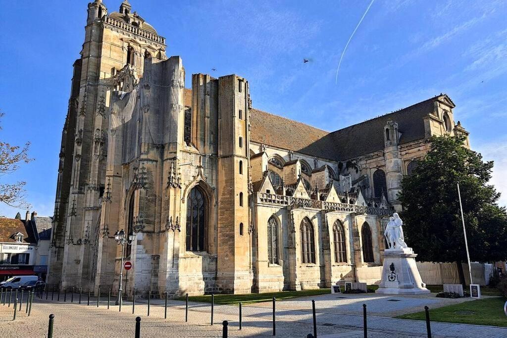 Le Saint-Pierre T2 Cosy En Plein Centre Ville Dreux Buitenkant foto